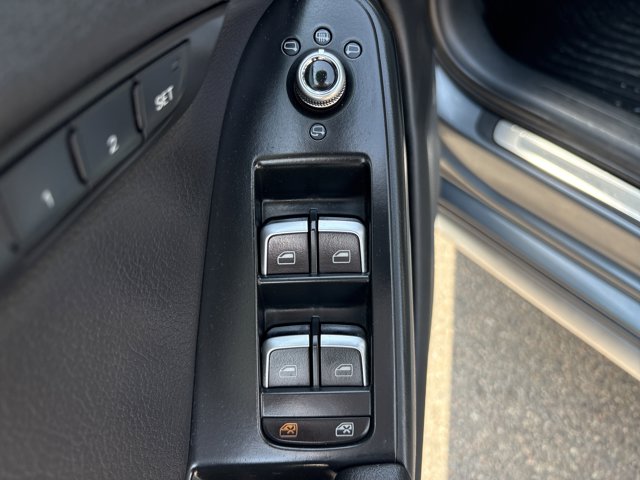 Vehicle image 21 of 30
