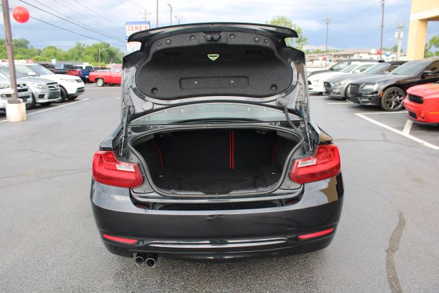 Vehicle image 25 of 29