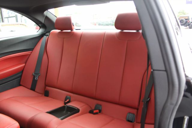 Vehicle image 21 of 29
