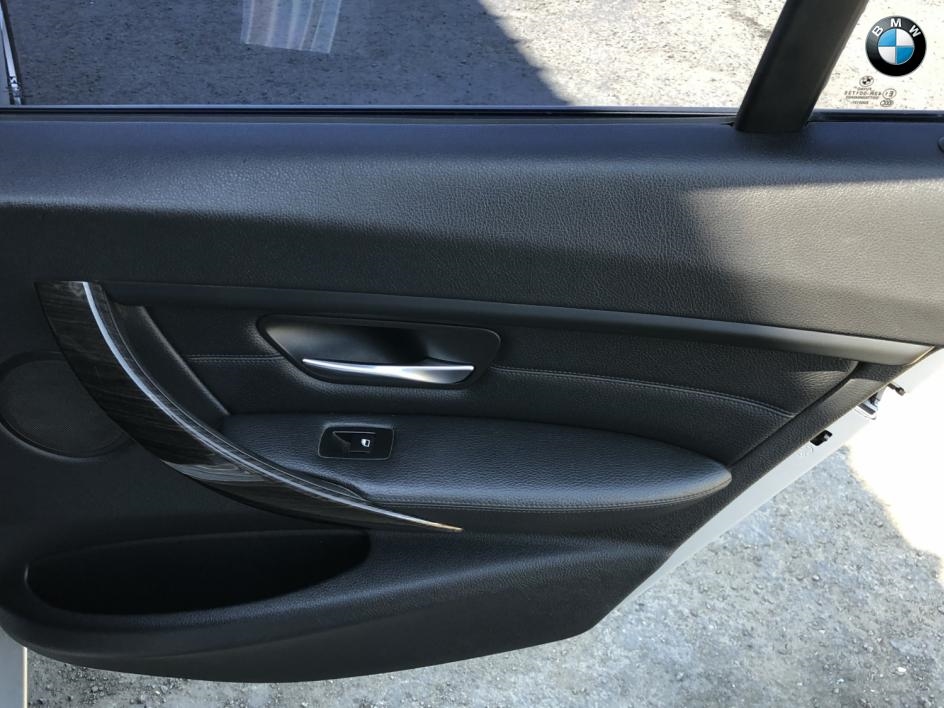 Vehicle image 23 of 27