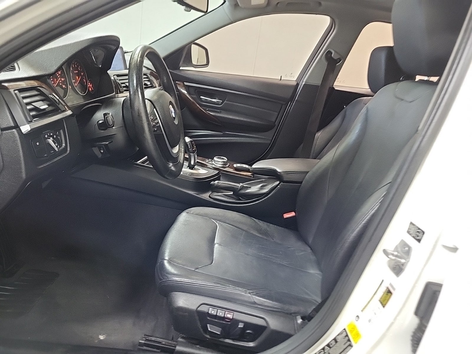 Vehicle image 2 of 3