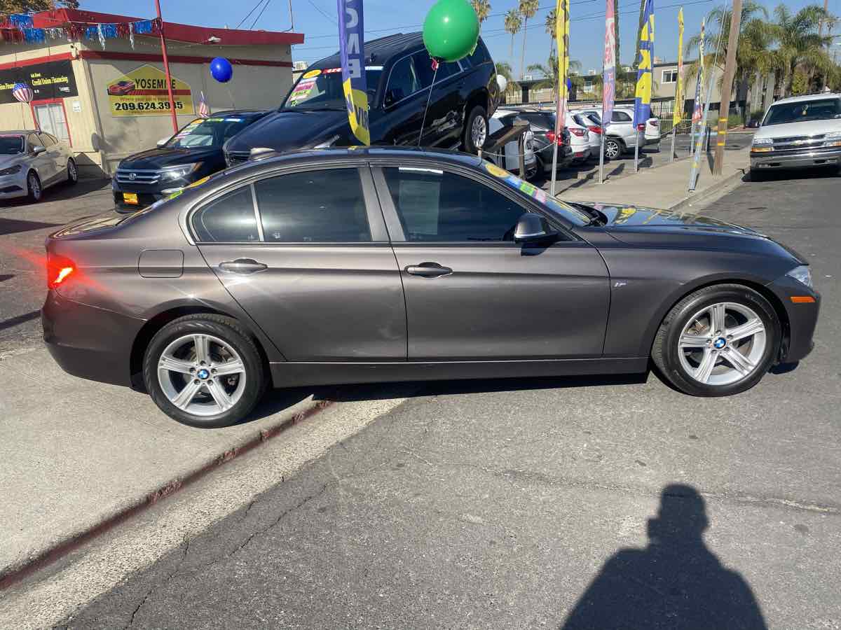 Vehicle image 4 of 14