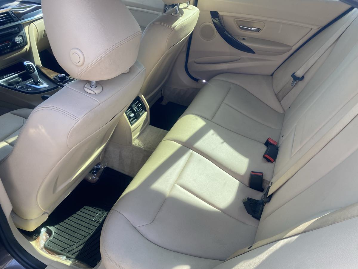 Vehicle image 9 of 14