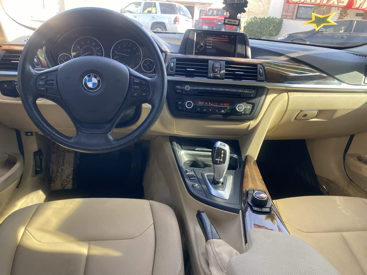 Vehicle image 10 of 14