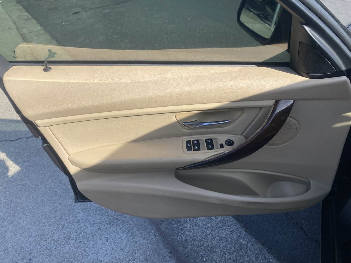 Vehicle image 12 of 14