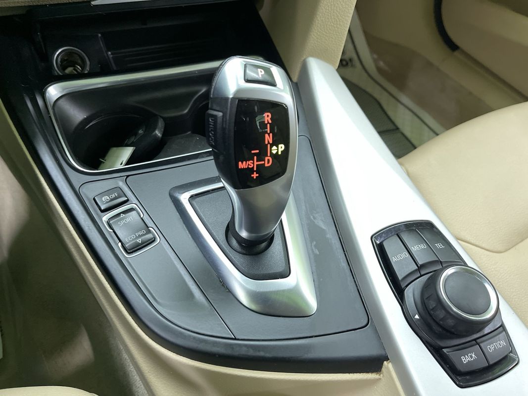 Vehicle image 23 of 29