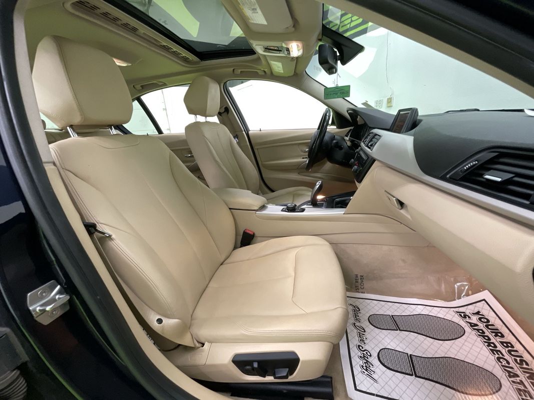 Vehicle image 28 of 29