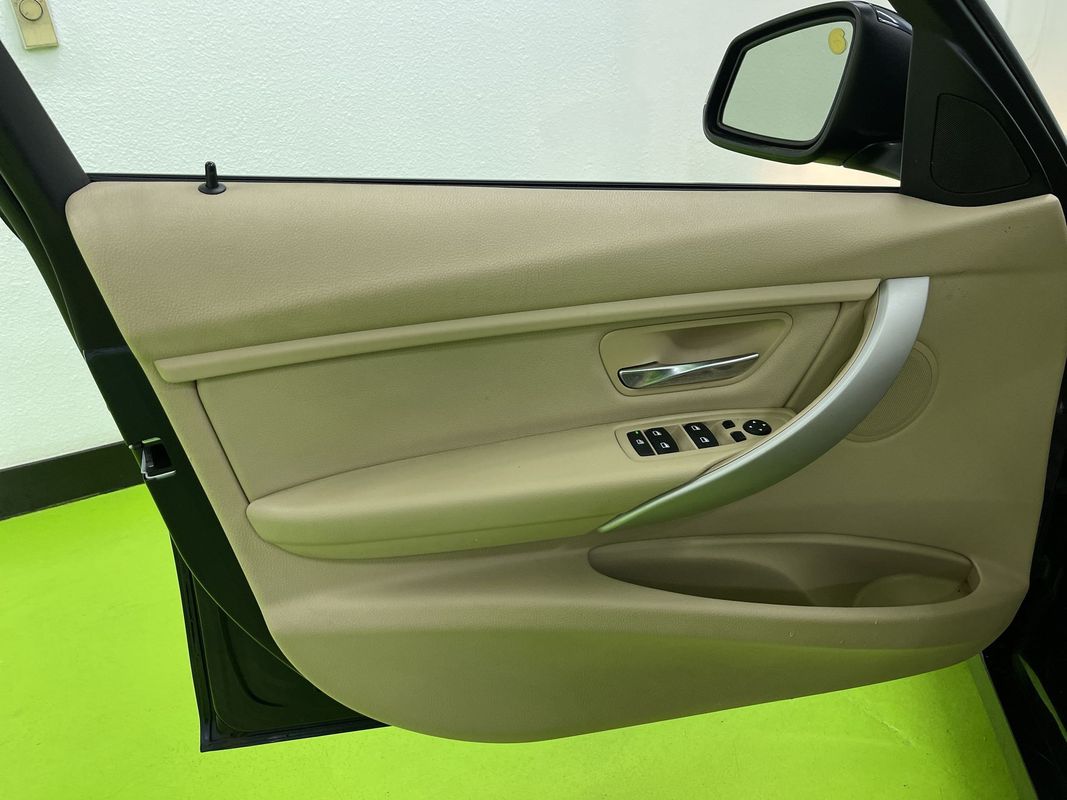 Vehicle image 16 of 29