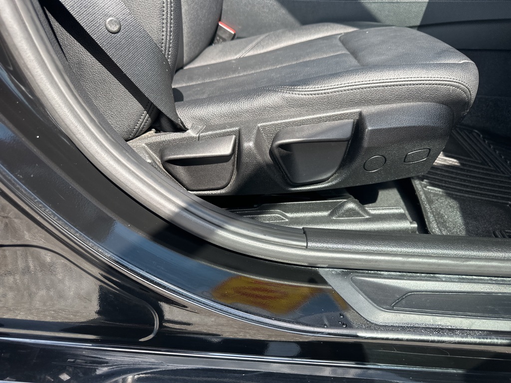 Vehicle image 29 of 32