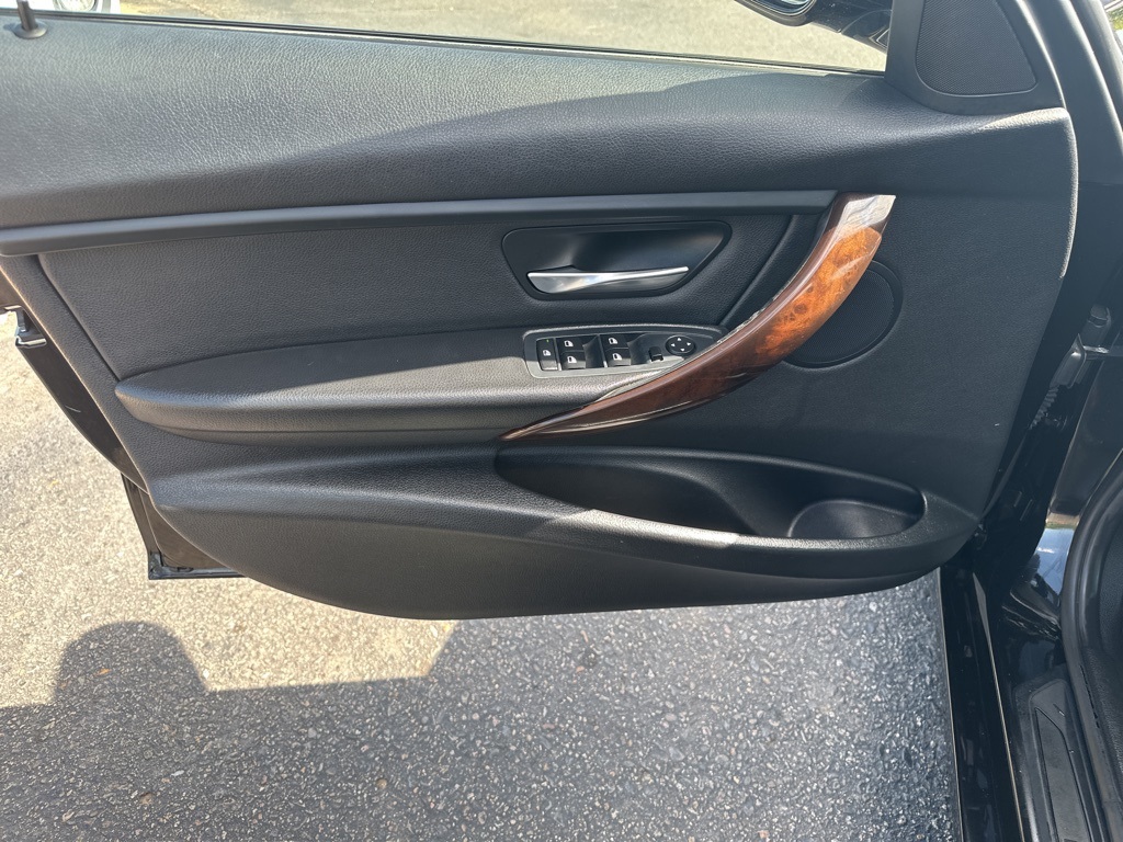 Vehicle image 19 of 32