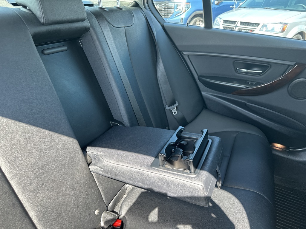 Vehicle image 9 of 32