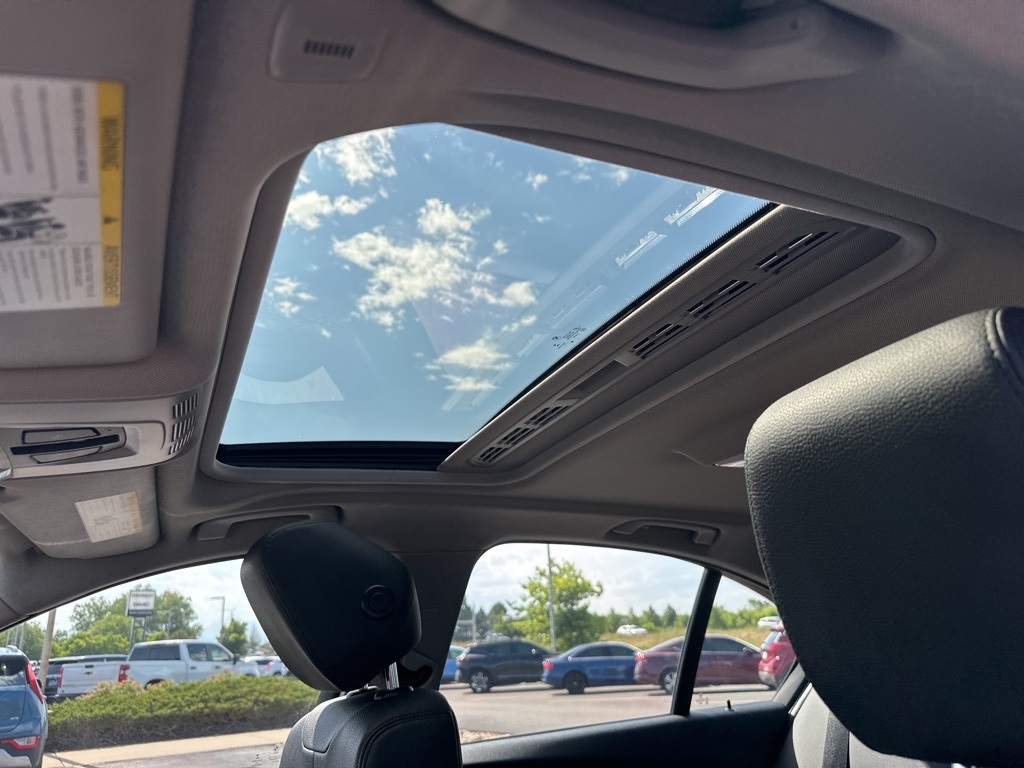 Vehicle image 12 of 32