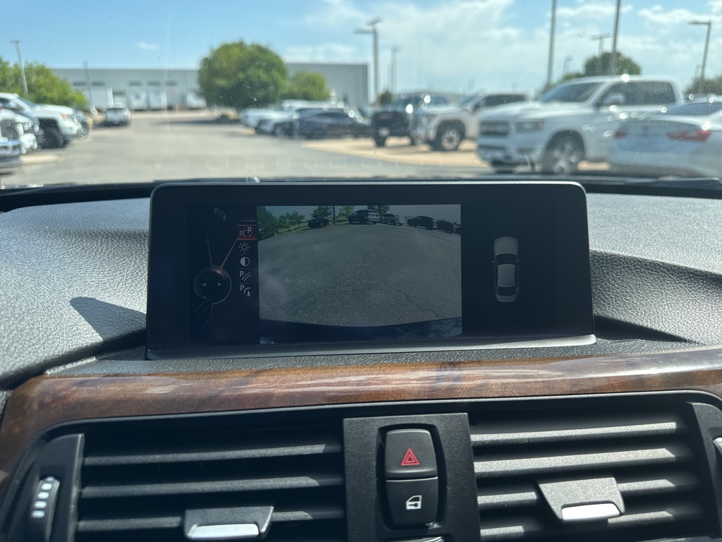 Vehicle image 18 of 32