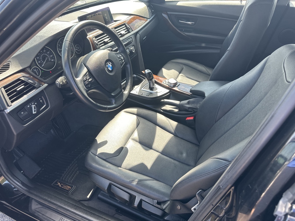 Vehicle image 26 of 32