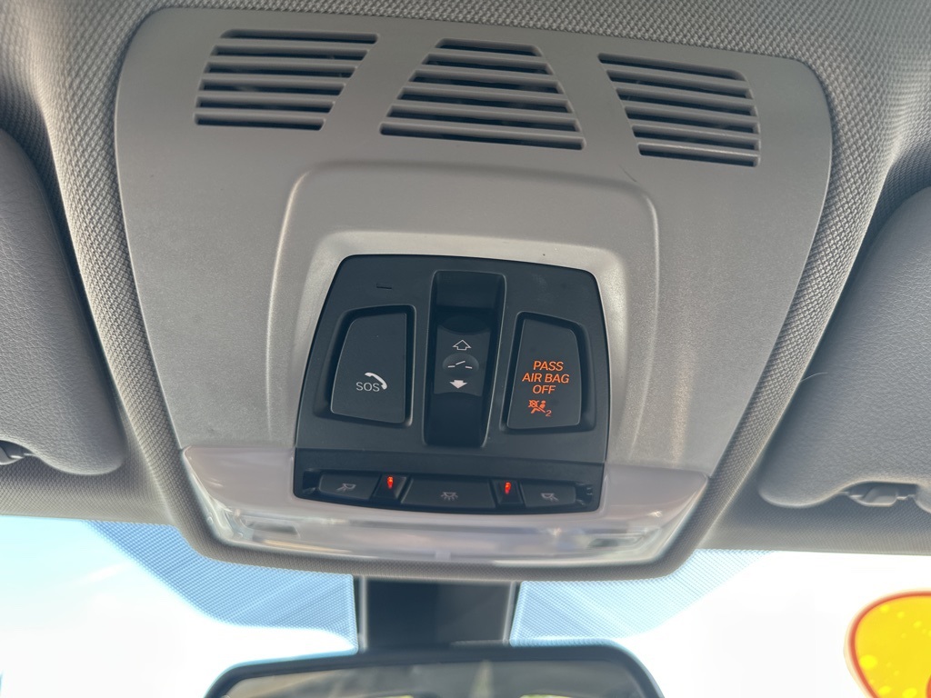 Vehicle image 30 of 32