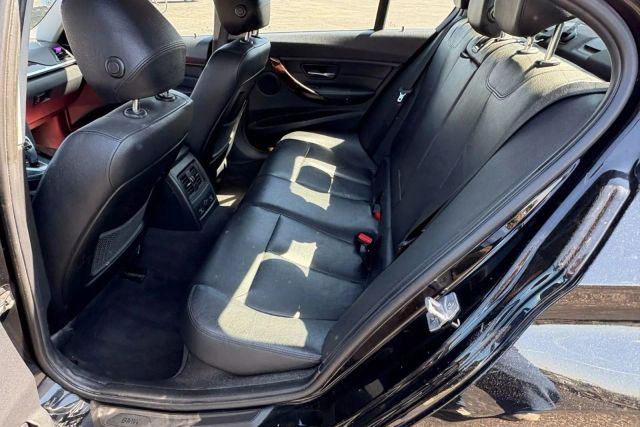 Vehicle image 13 of 31