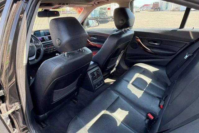 Vehicle image 9 of 31