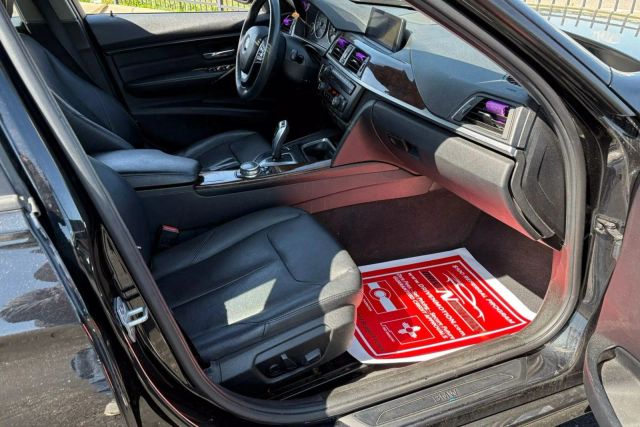 Vehicle image 11 of 31