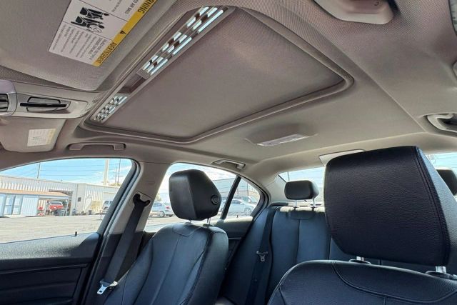Vehicle image 12 of 31