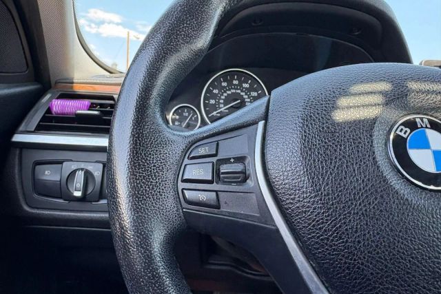 Vehicle image 17 of 31