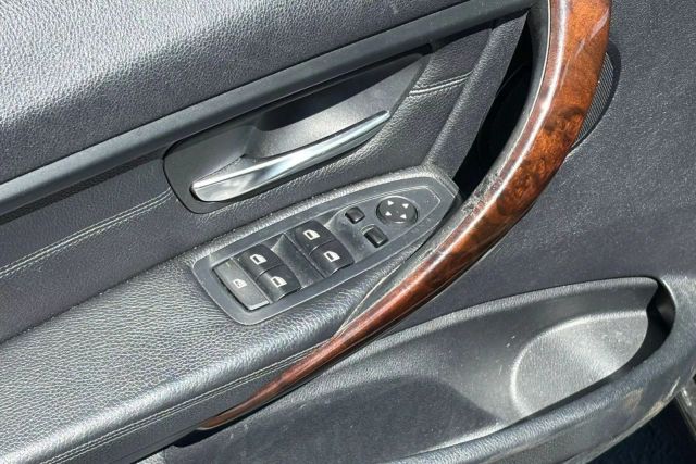 Vehicle image 29 of 31
