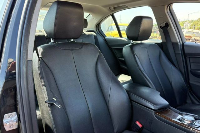 Vehicle image 8 of 31