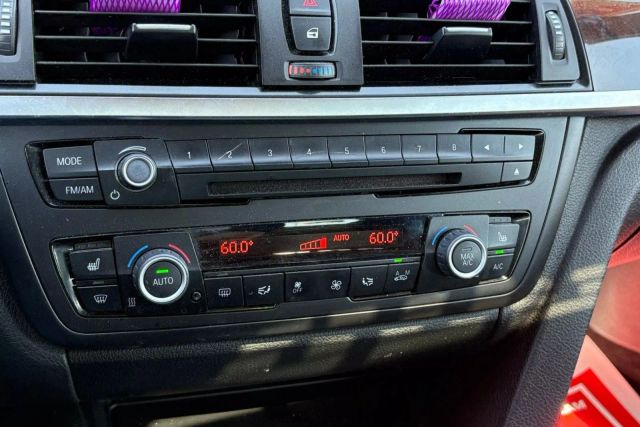 Vehicle image 21 of 31