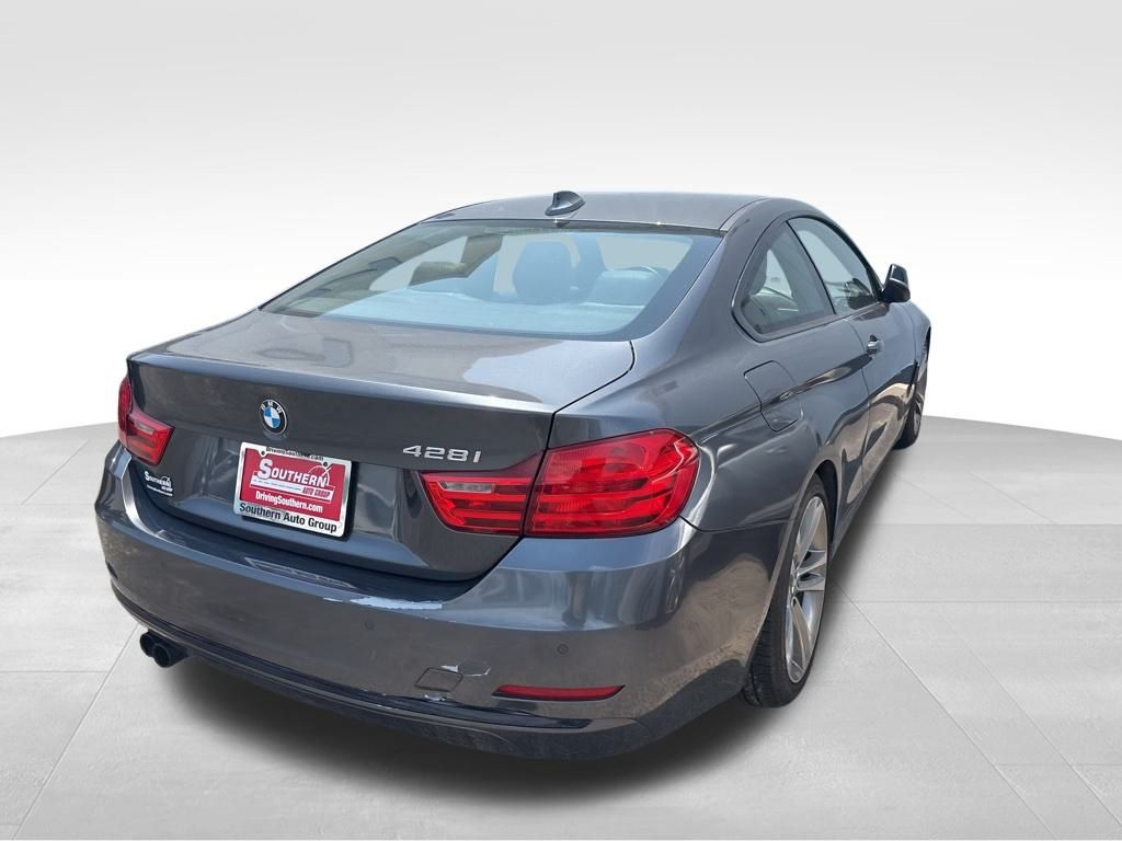 Vehicle image 9 of 18