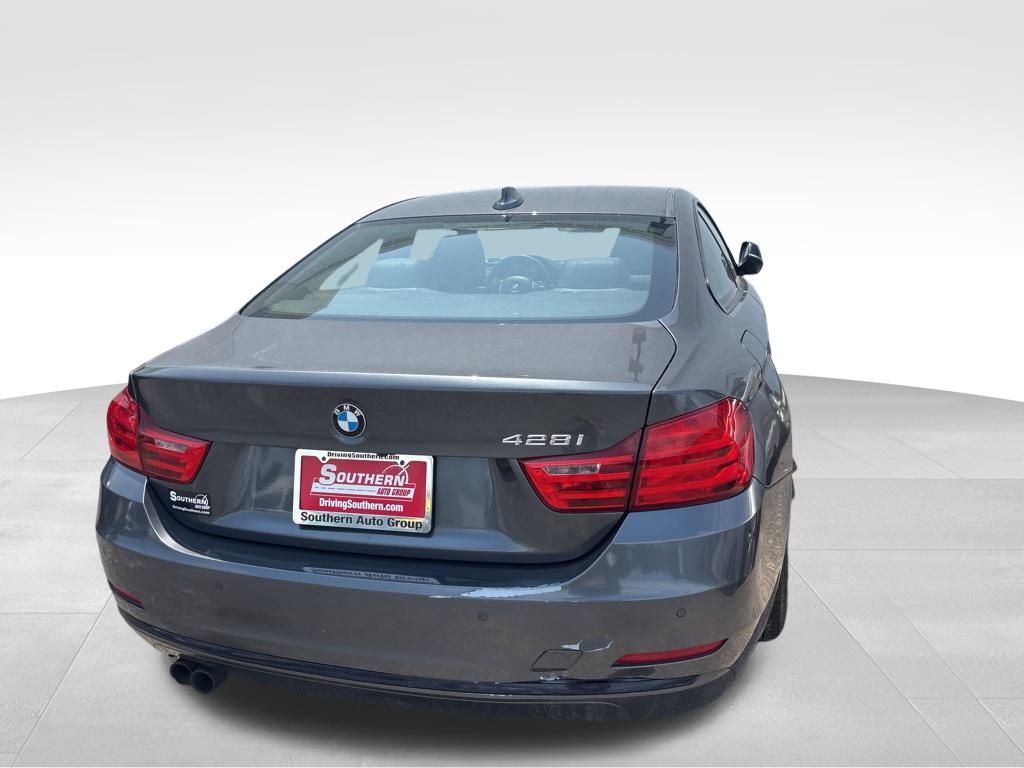 Vehicle image 11 of 18