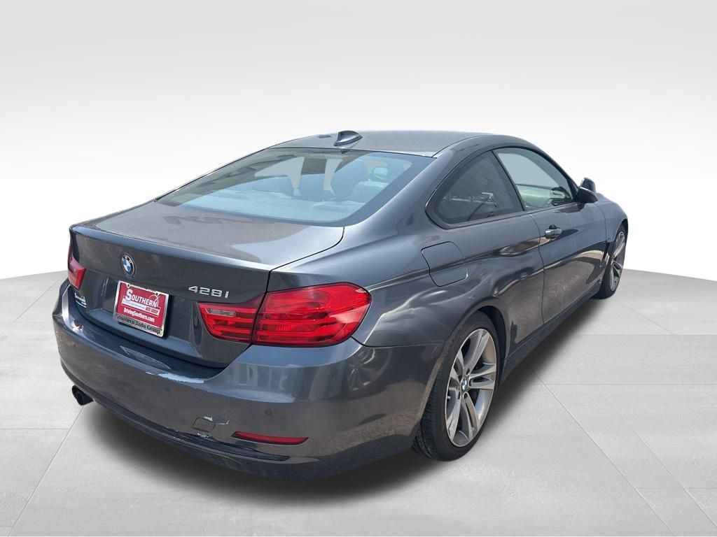 Vehicle image 10 of 18