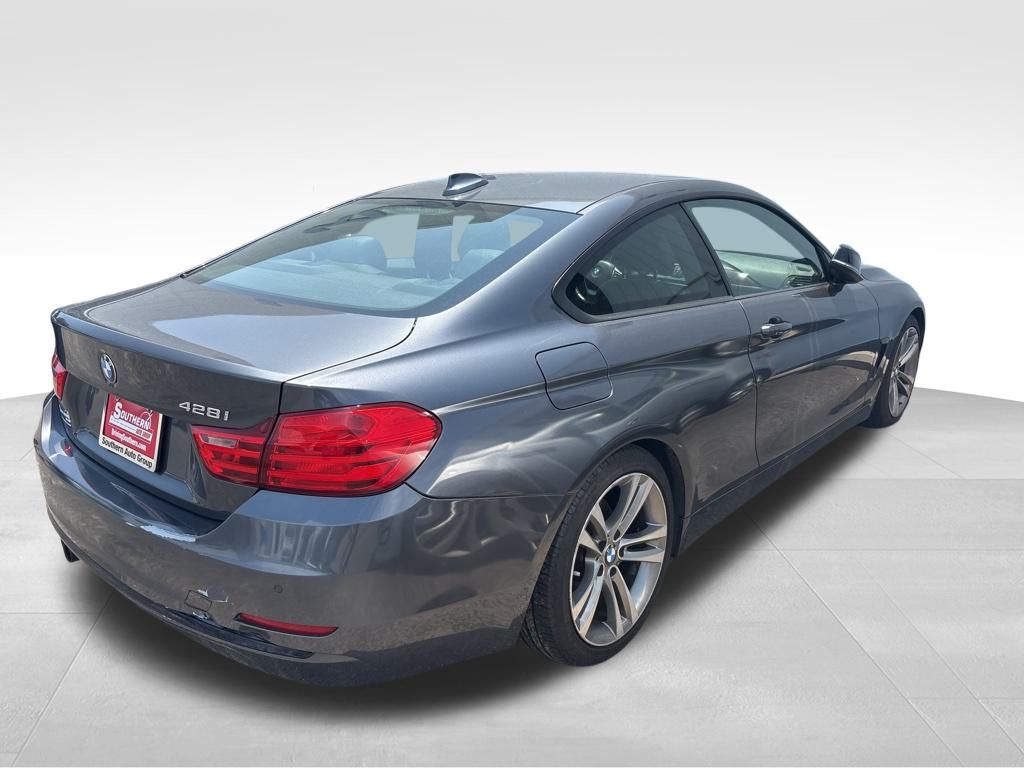 Vehicle image 8 of 18
