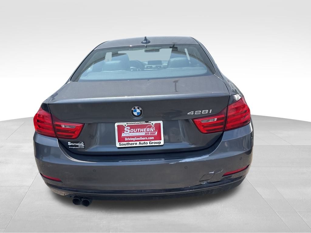 Vehicle image 12 of 18