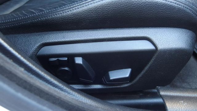 Vehicle image 33 of 54