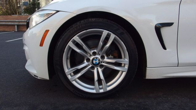 Vehicle image 7 of 54