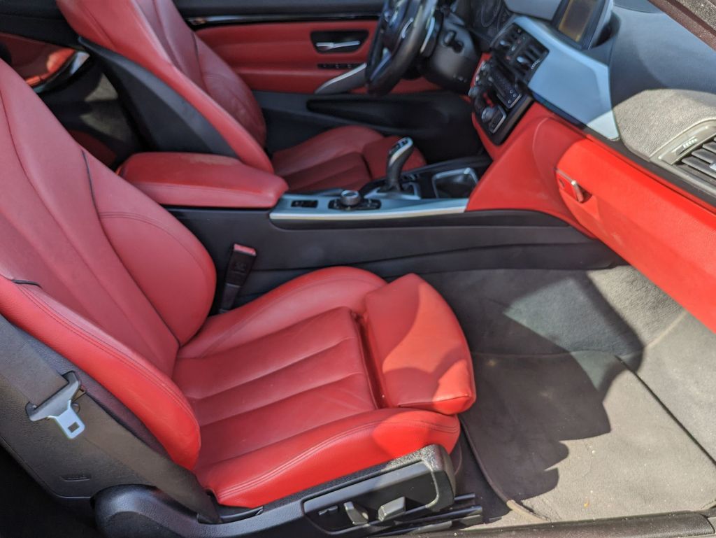 Vehicle image 28 of 31