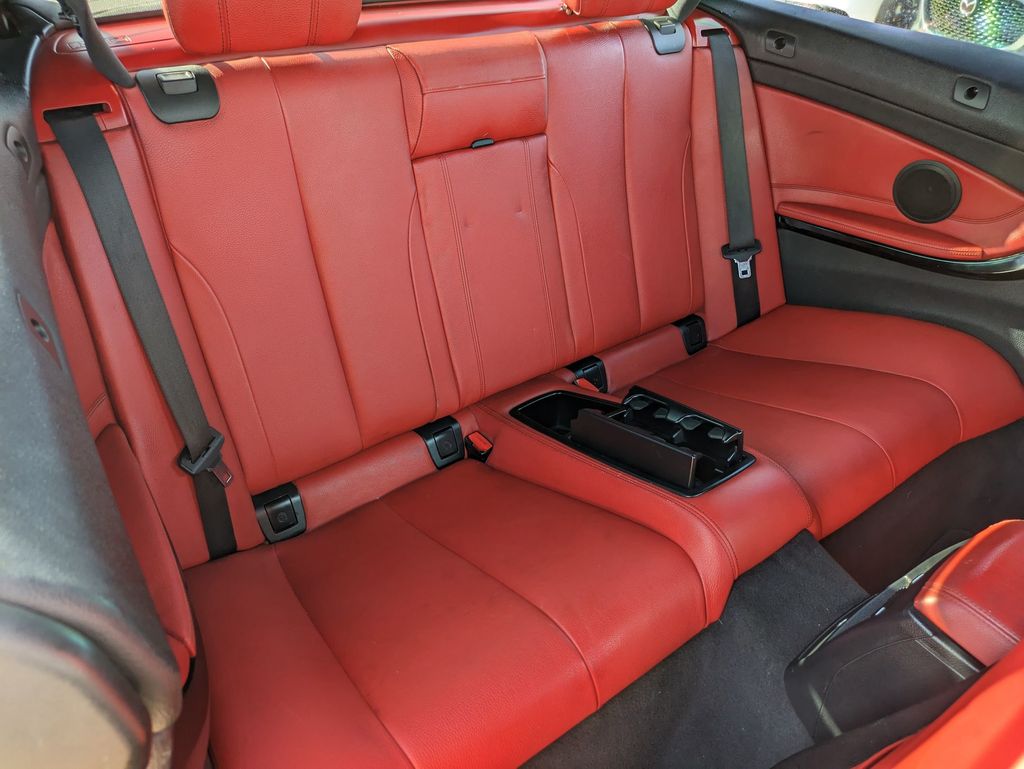 Vehicle image 27 of 31