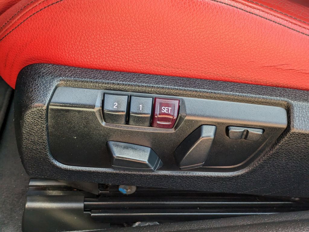 Vehicle image 15 of 31