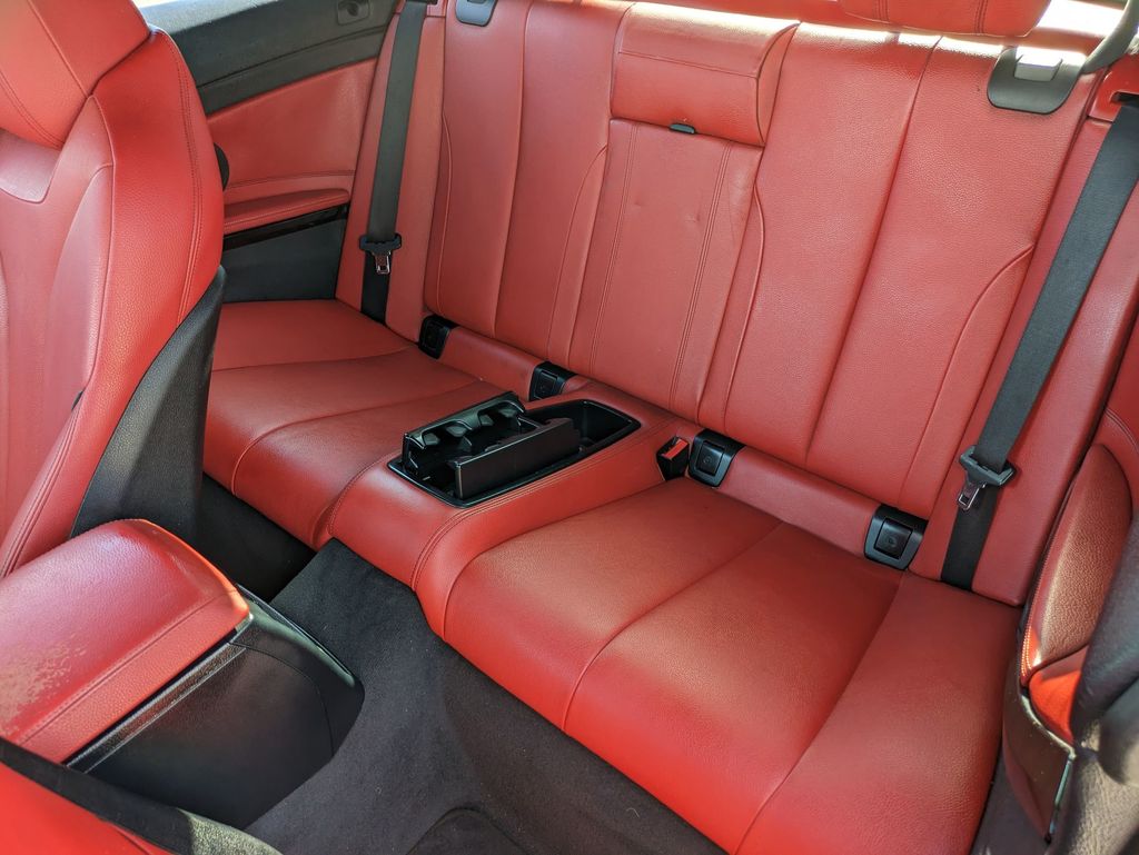 Vehicle image 25 of 31