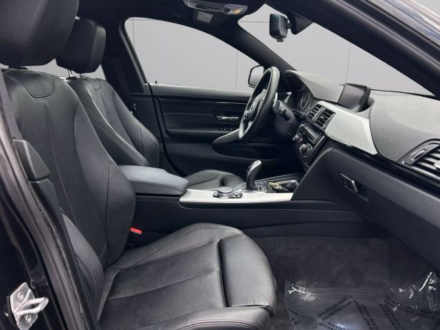 Vehicle image 11 of 26