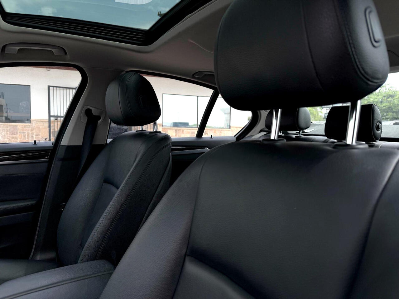 Vehicle image 14 of 22
