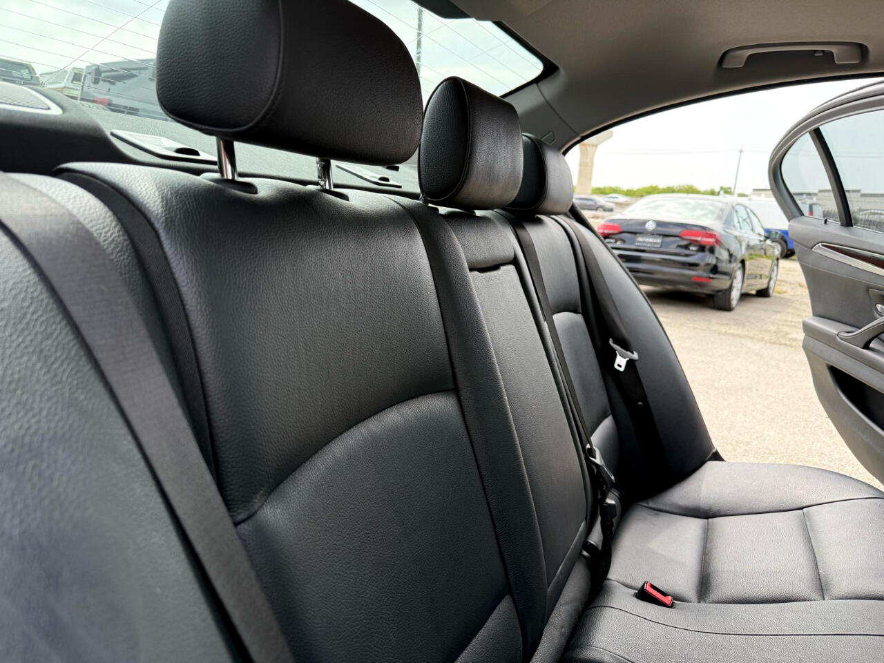 Vehicle image 20 of 22