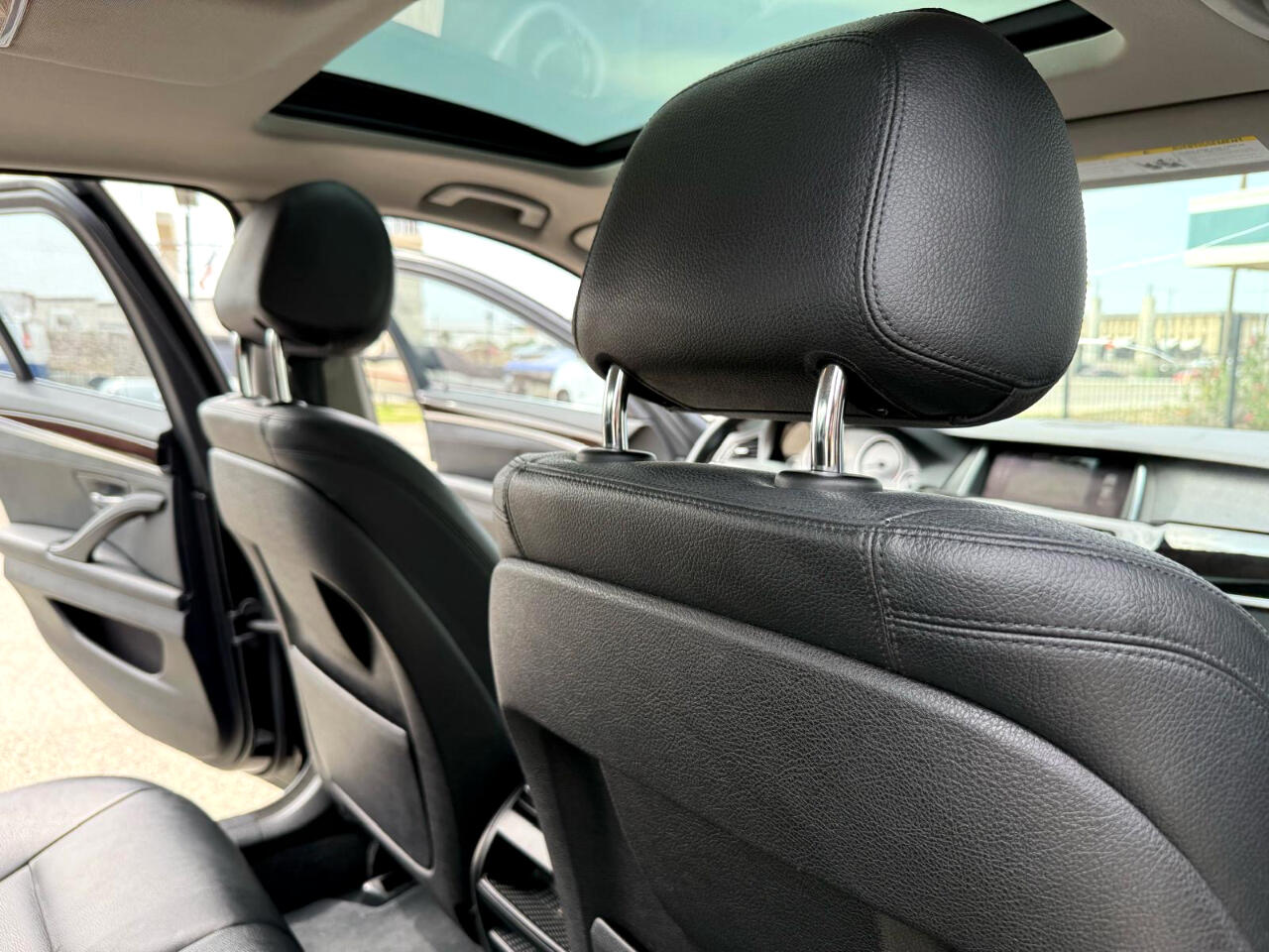 Vehicle image 21 of 22