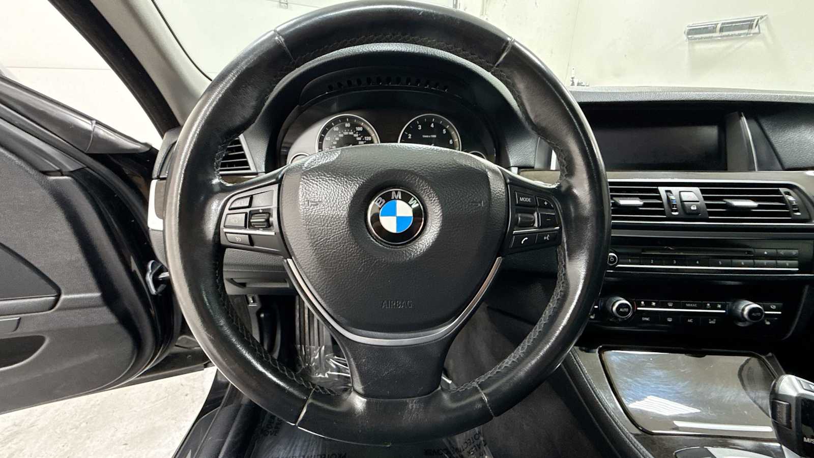 Vehicle image 20 of 32
