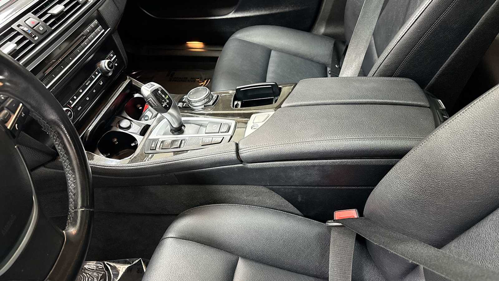 Vehicle image 27 of 32