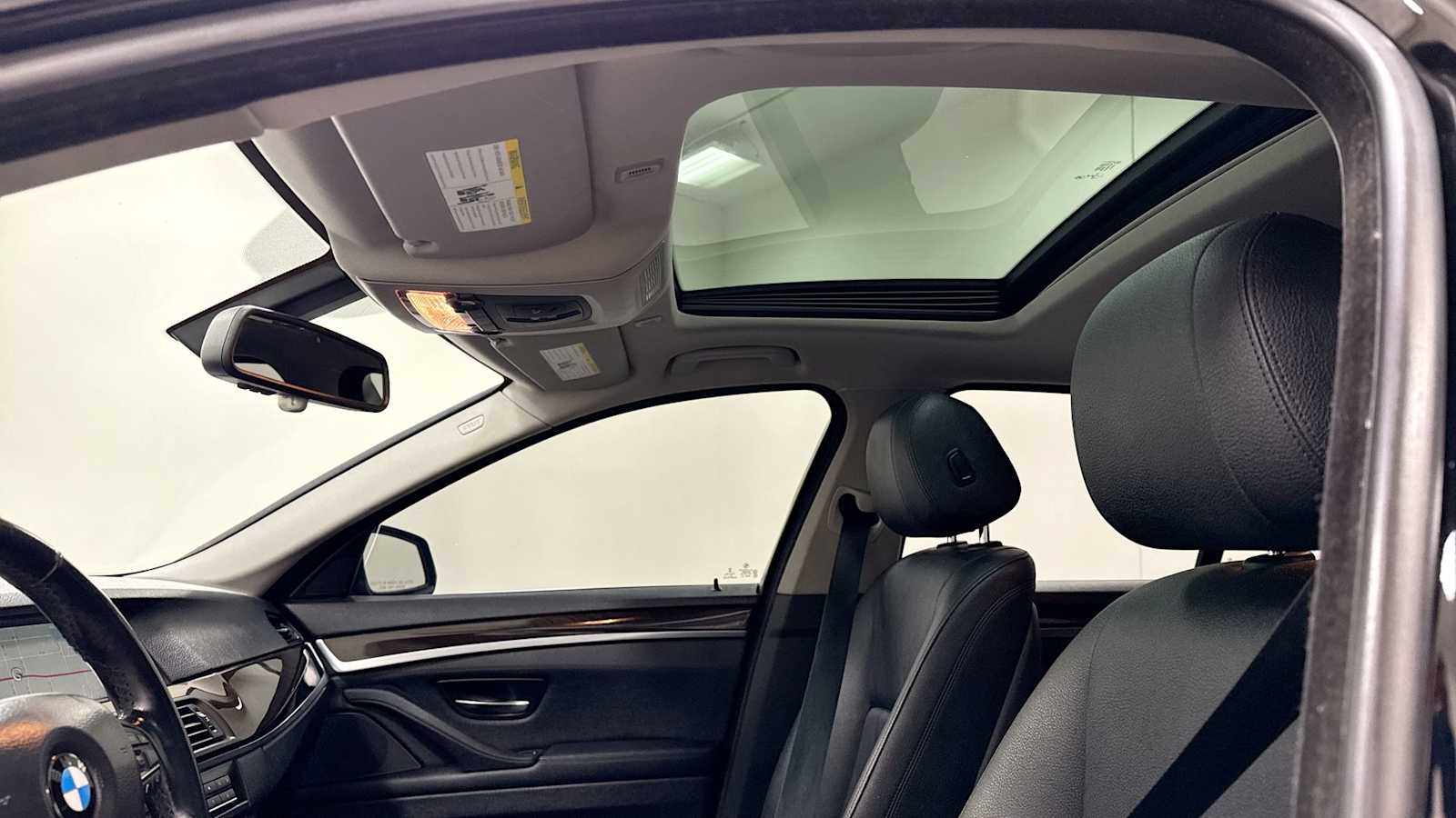 Vehicle image 19 of 32