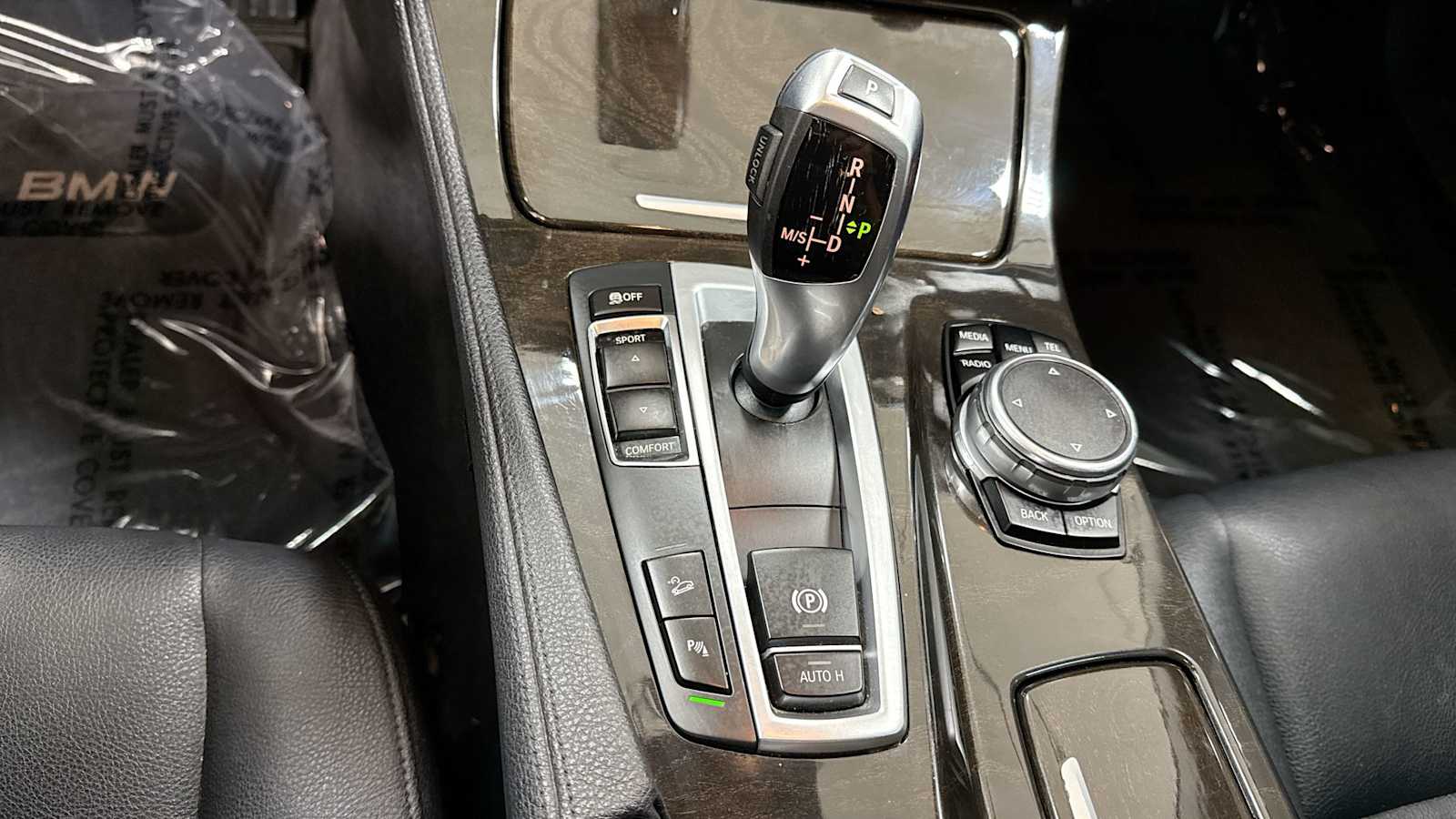 Vehicle image 26 of 32
