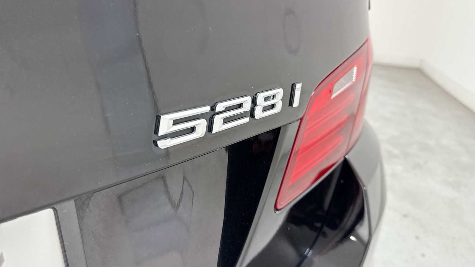 Vehicle image 31 of 32