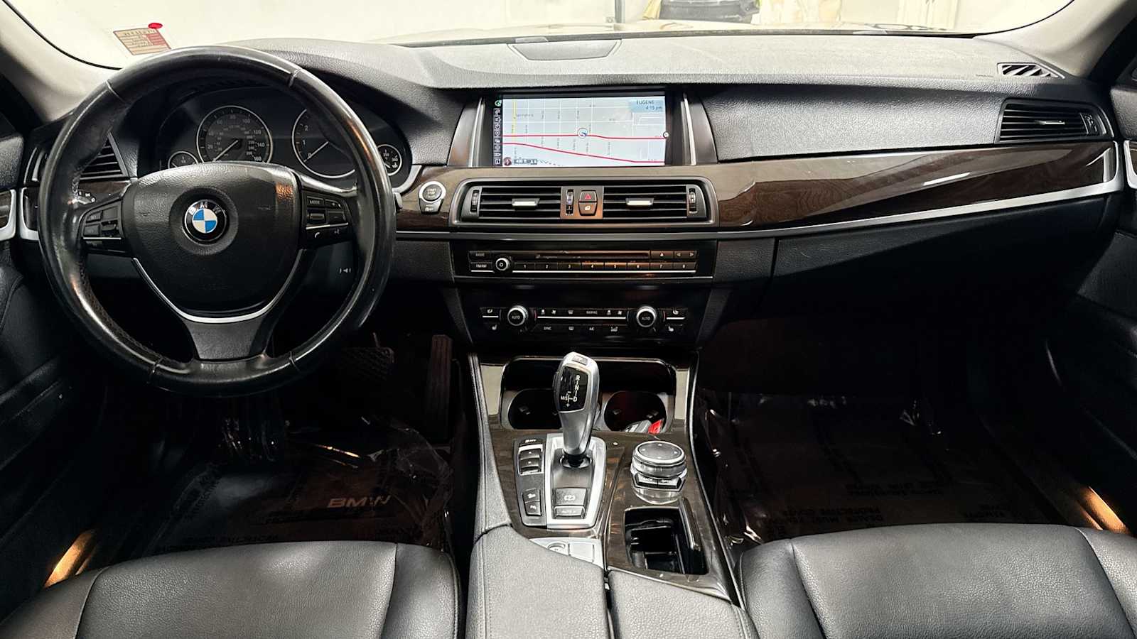 Vehicle image 17 of 32