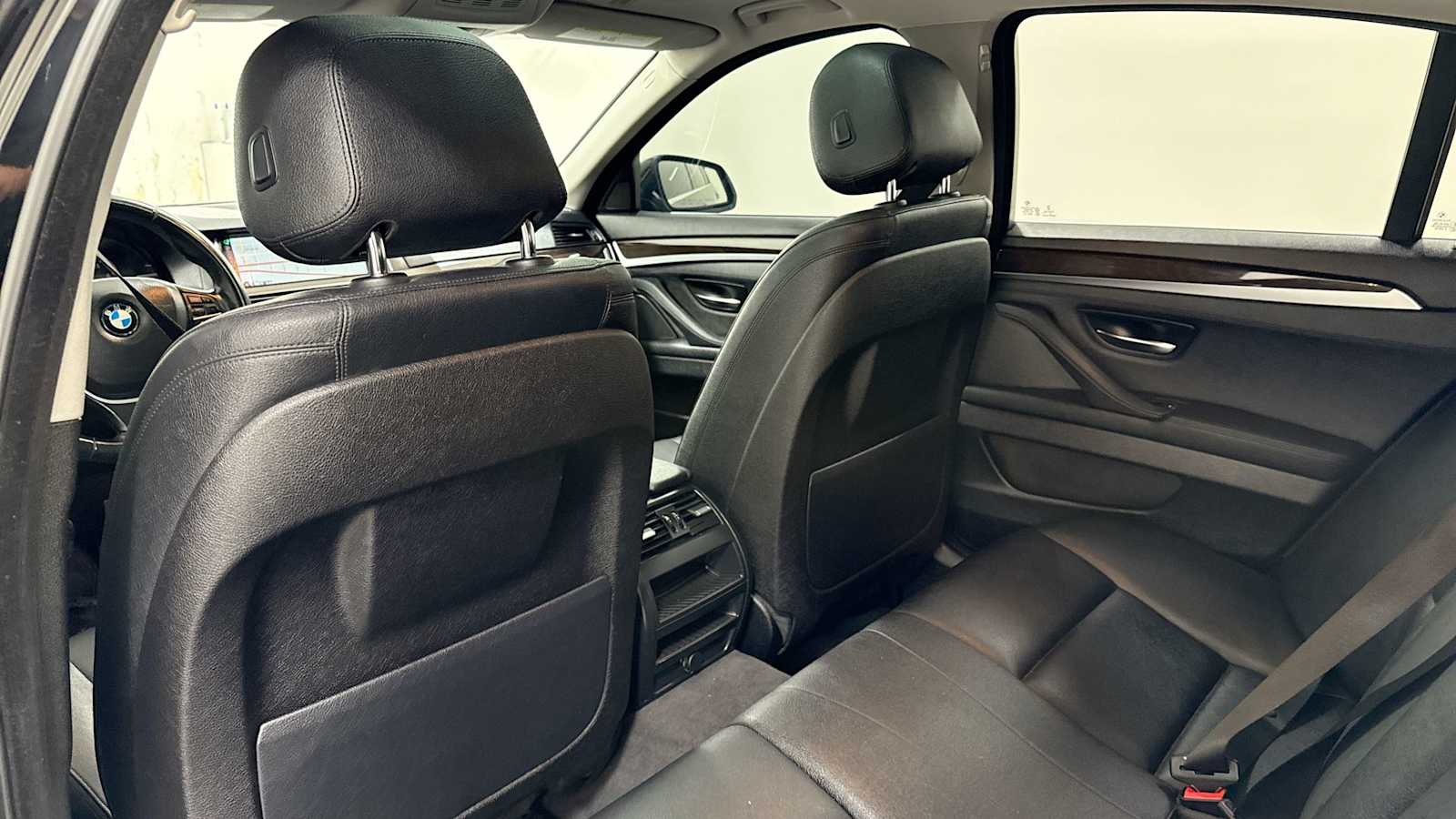 Vehicle image 14 of 32