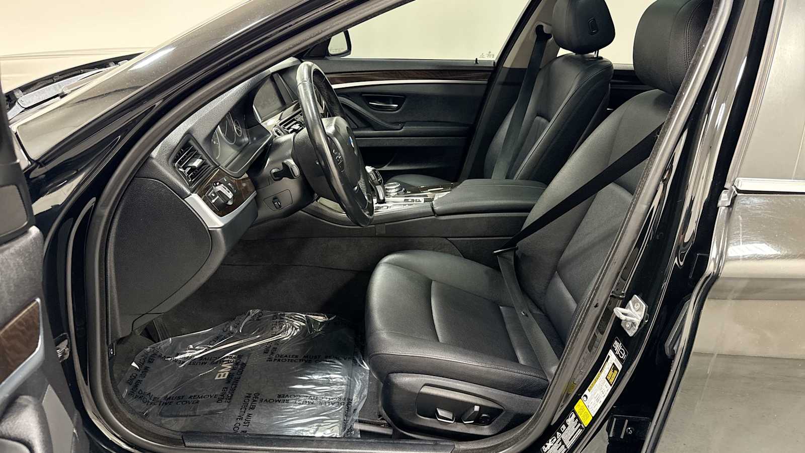 Vehicle image 13 of 32